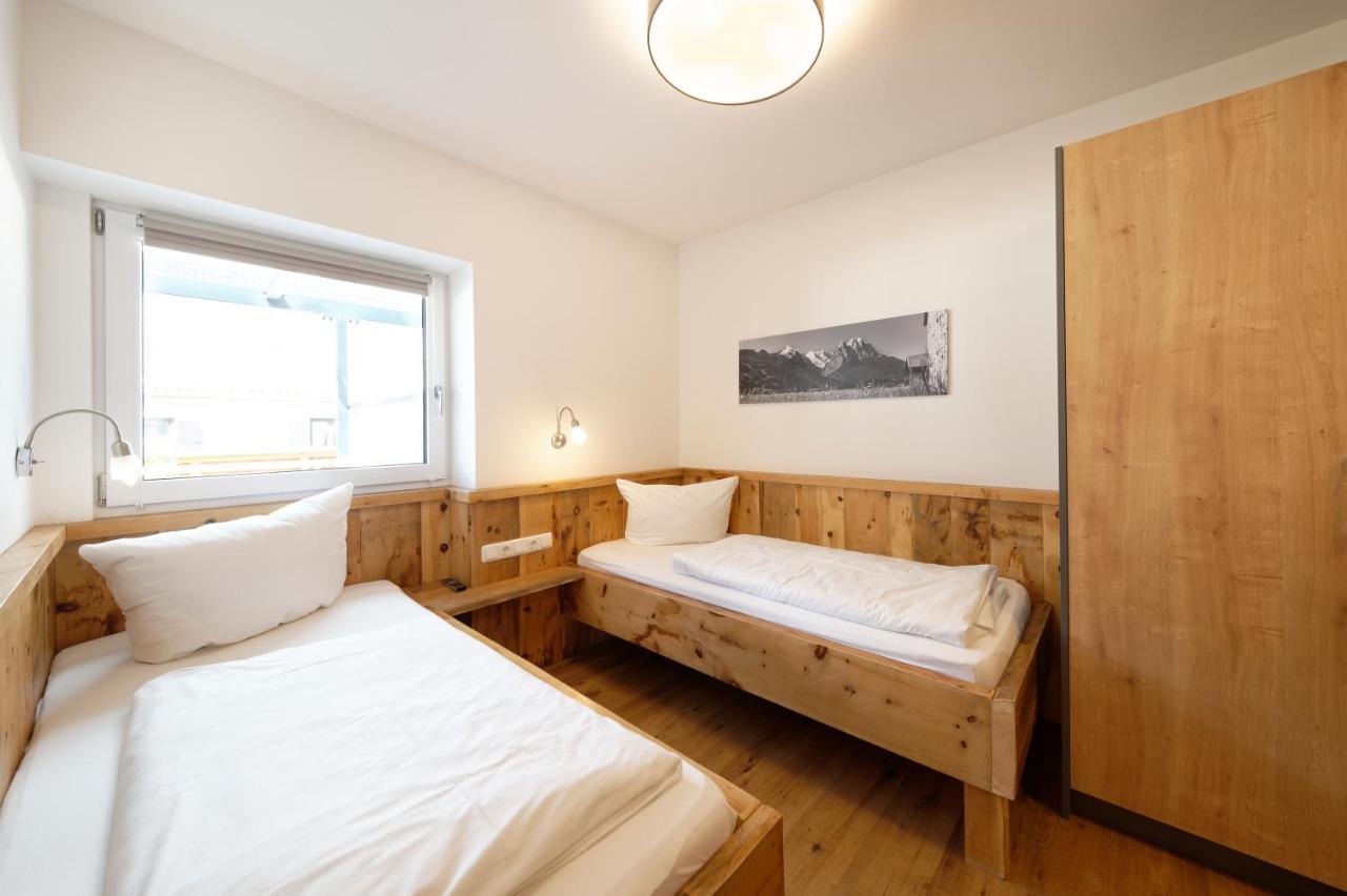 Hotel Garni Alpengruss Гармиш-Партенкирхен Екстериор снимка