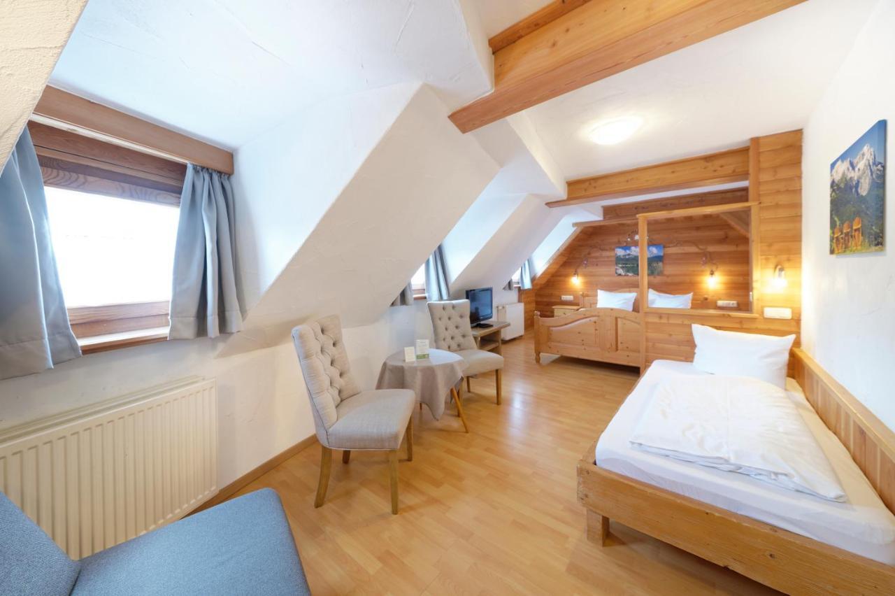 Hotel Garni Alpengruss Гармиш-Партенкирхен Екстериор снимка