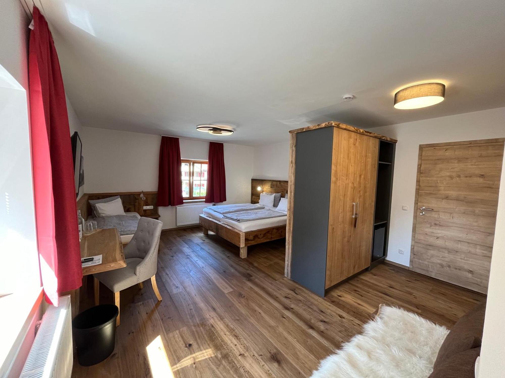 Hotel Garni Alpengruss Гармиш-Партенкирхен Екстериор снимка